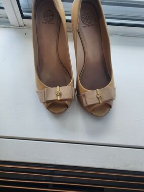 Tory Burch Tan Peep-Toe Bow Pumps with Gold Logo